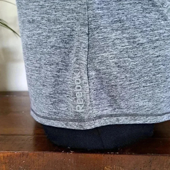 ❤️ Reebok Grey and Black Workout Top - Picture 10 of 12